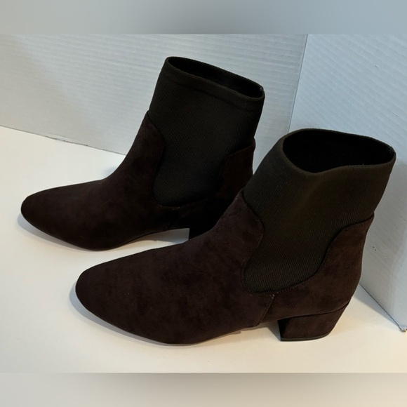 Cushionaire Women Brown Romi Block Heel Slip-On Ankle Boots Size 8 Fall Winter - Picture 9 of 15